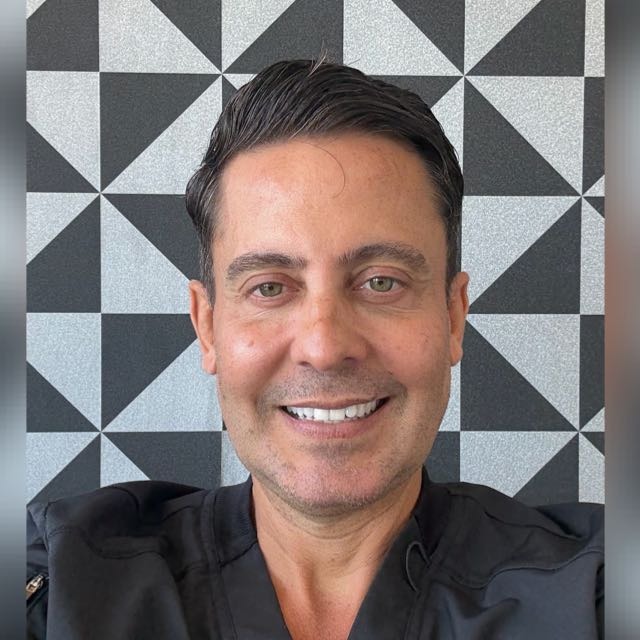 Dr. Douglas de Siqueira